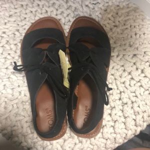 BRAND NEW TOMS SANDALS